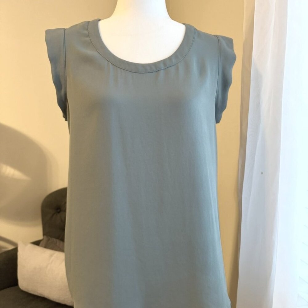 Pleione ruffle sage green cap sleeve blouse - size small